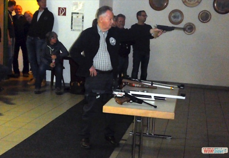 Ernst Trautmann mit Starnummer 58 schießt um 22<sup>20</sup> mit seinem 5 Schuß